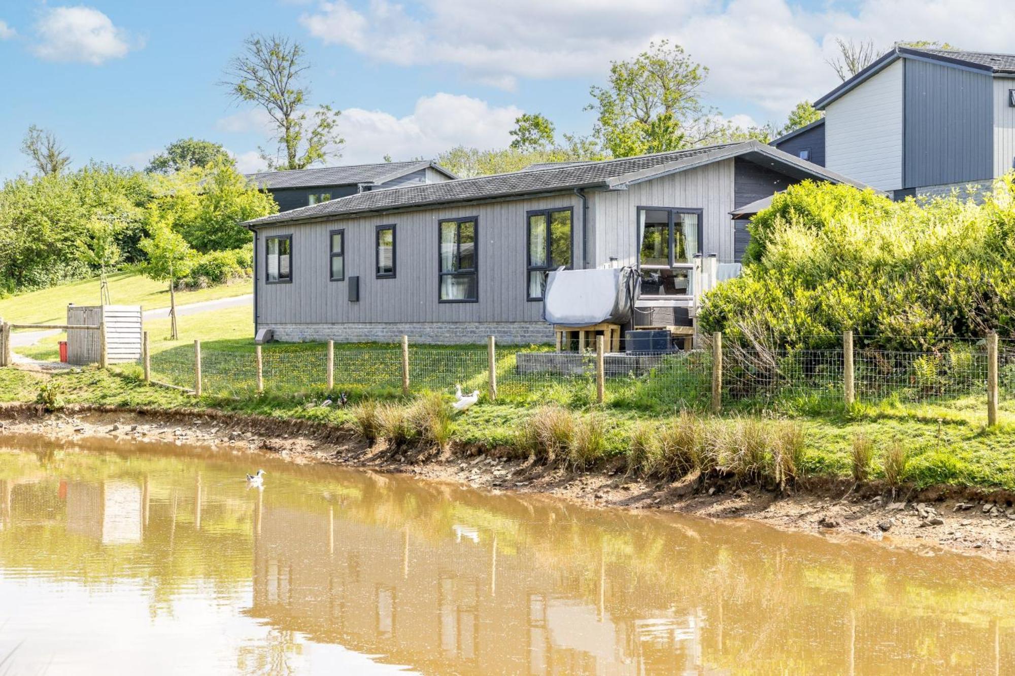 Lilac Lodge, 22 Roadford Lake Lodges Lifton Extérieur photo