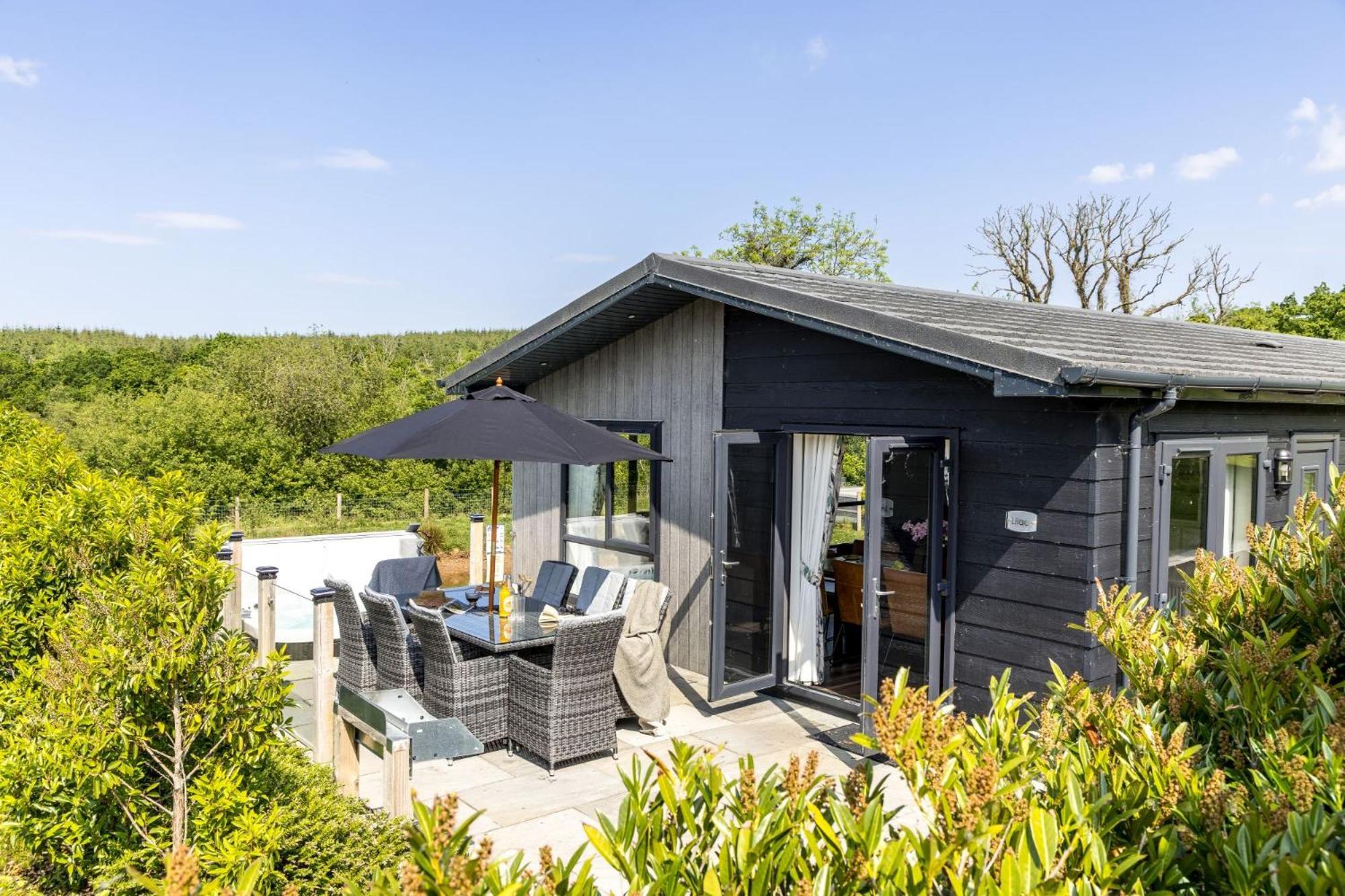 Lilac Lodge, 22 Roadford Lake Lodges Lifton Extérieur photo