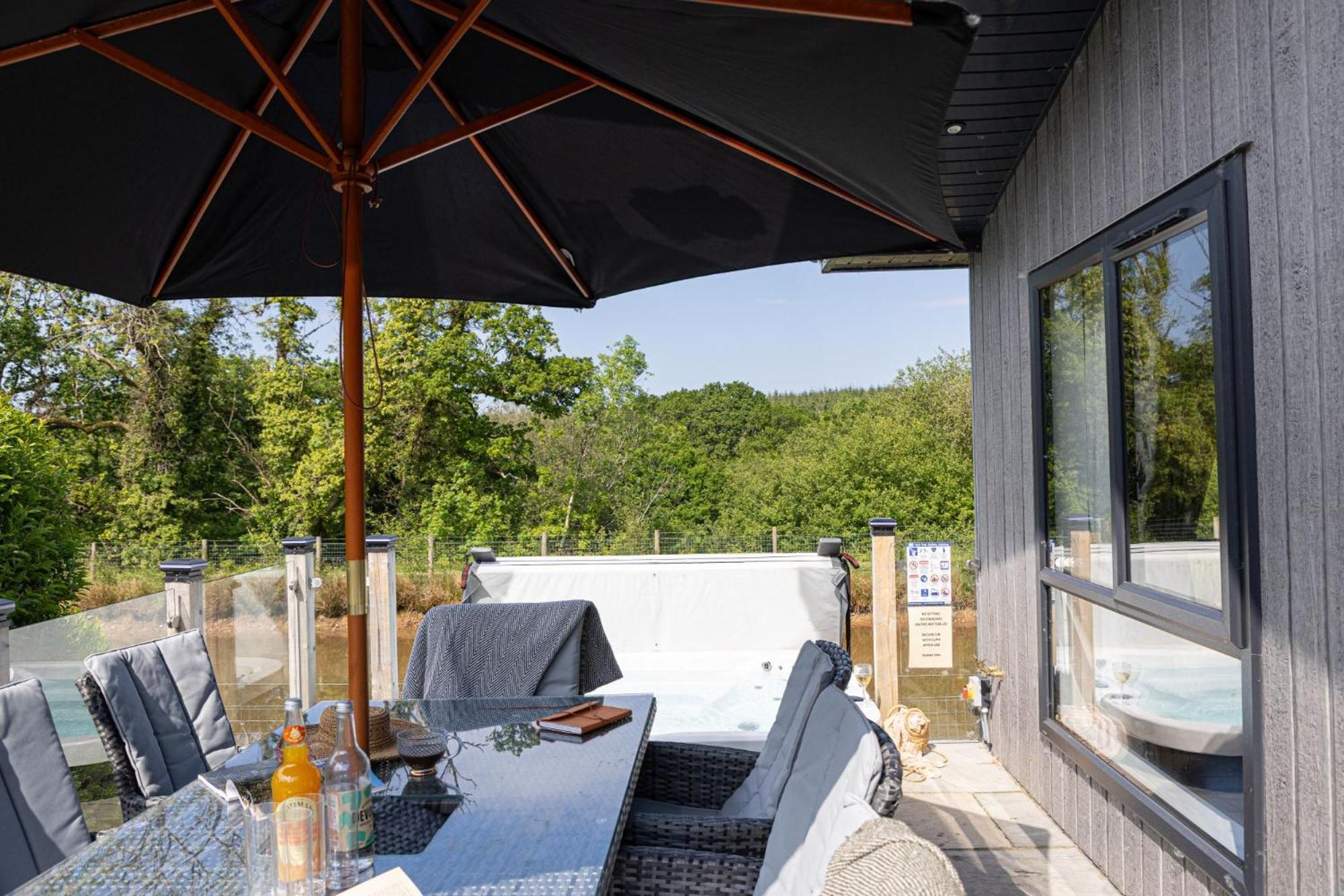 Lilac Lodge, 22 Roadford Lake Lodges Lifton Extérieur photo