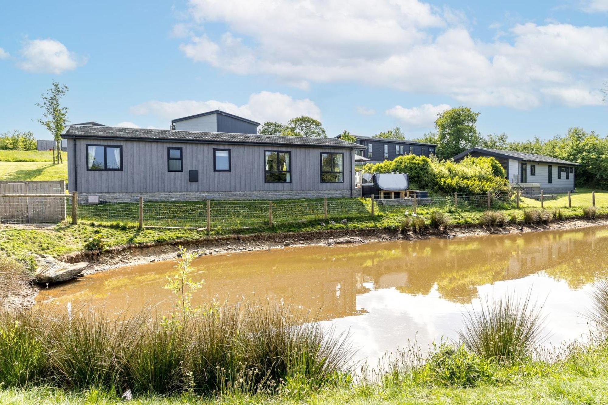 Lilac Lodge, 22 Roadford Lake Lodges Lifton Extérieur photo